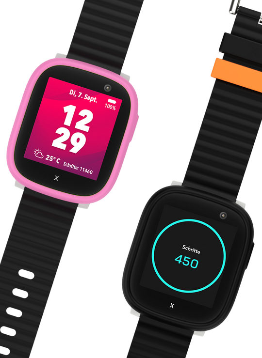Due smartwatch con cinturini neri. Uno ha la cornice rosa, l'altro nera.