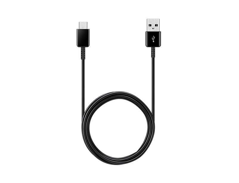 Een opgerolde zwarte USB-kabel met een Type-C connector aan de ene kant en een standaard USB-A connector aan de andere.