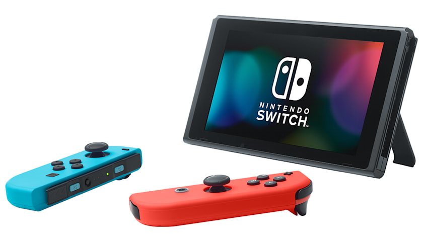 Console Nintendo Switch con un controller Joy-Con blu e uno rosso su sfondo bianco.