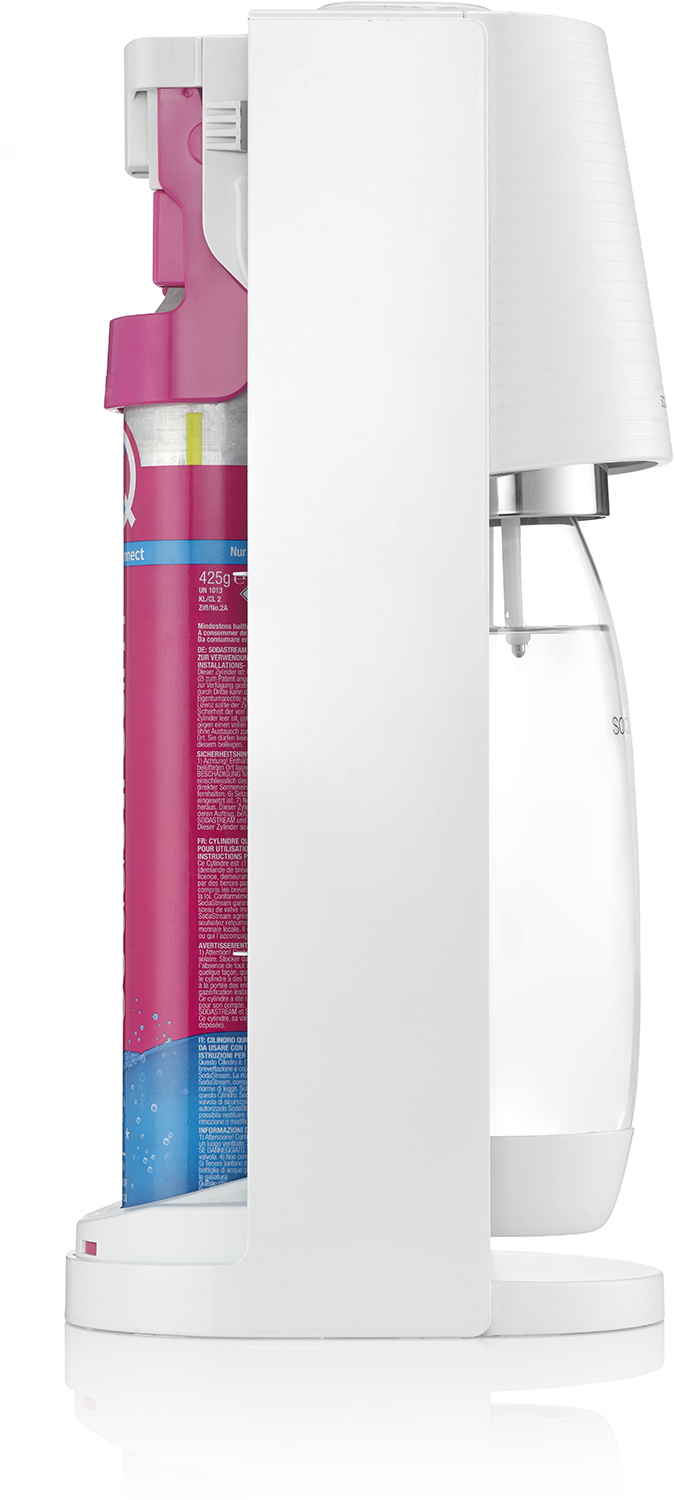Weißer SodaStream Wassersprudler mit rosa CO2-Zylinder und einer durchsichtigen Glasflasche.