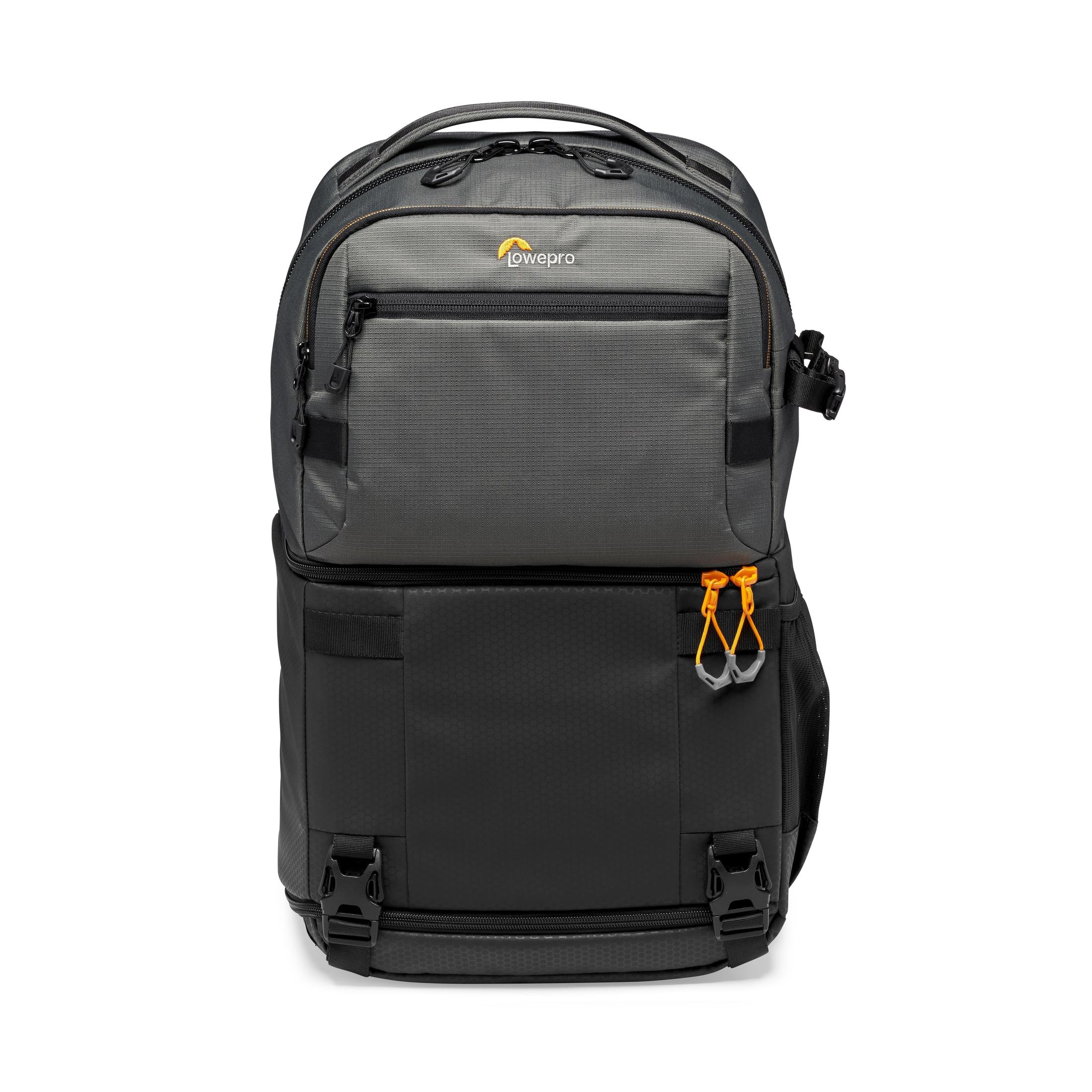 Grau-schwarzer Lowepro-Rucksack mit orangefarbenen Reißverschlusszylindern und Vorderschnallen vor weißem Hintergrund.