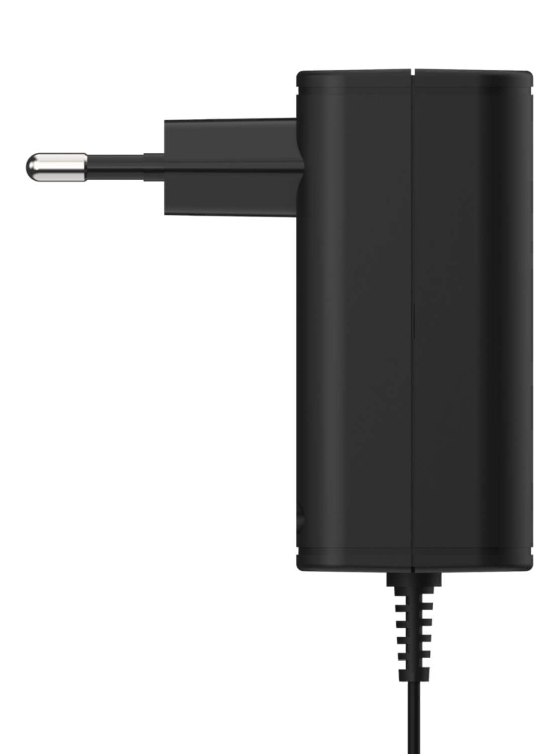 Ein schwarzes Netzteil mit Eurostecker auf weißem Grund, ein Kabel nach unten führend.