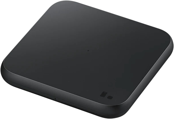 Eine schwarze, quadratische kabellose Ladestation mit abgerundeten Ecken auf weißem Hintergrund.