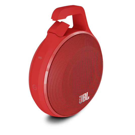 Ein roter kabelloser JBL-Lautsprecher mit integriertem Karabinerhaken auf einer weißen Oberfläche.