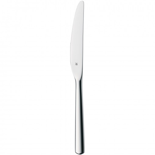 Ein einzelnes silbernes Essmesser mit glatter Oberfläche auf weißem Hintergrund.