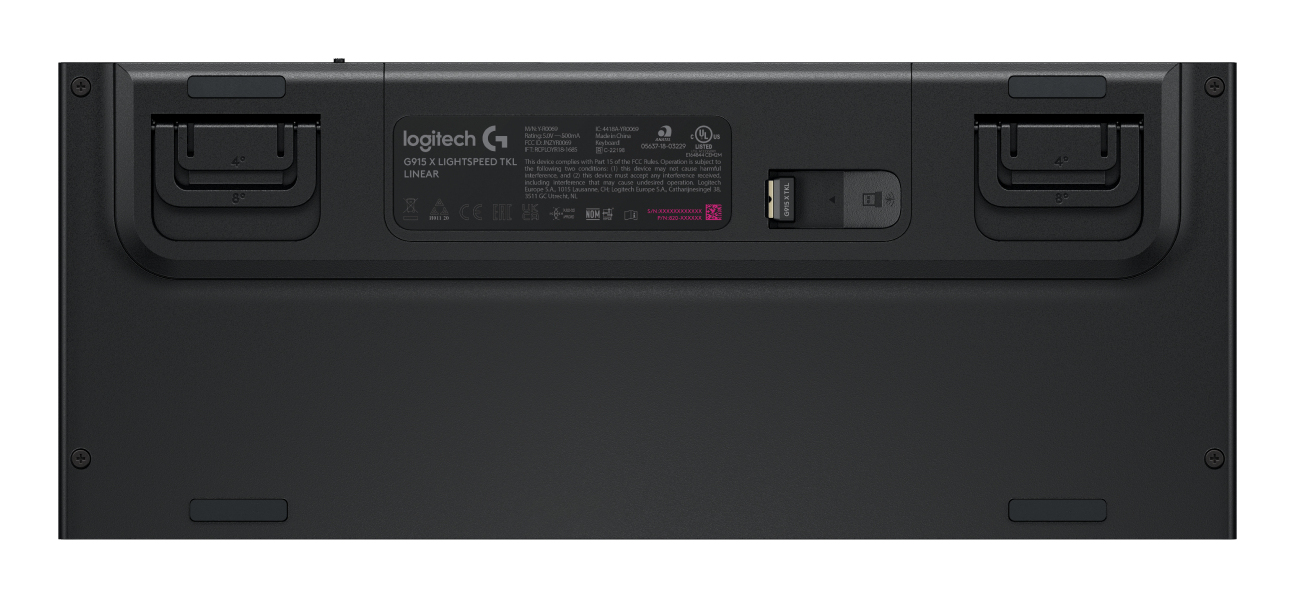 Parte inferiore di una tastiera nera Logitech G915 X LIGHTSPEED TKL con piedini inclinabili e ricevitore USB.