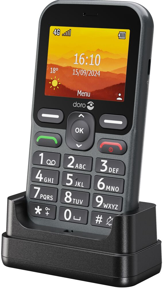 Un teléfono móvil gris Doro con pantalla a color en una base de carga negra.