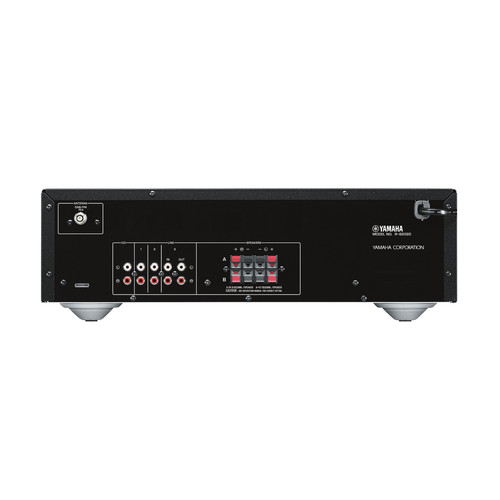 Die Rückseite eines schwarzen Yamaha-Stereo-Receivers mit verschiedenen Audio-Anschlüssen, Lautsprecherklemmen und Antenne.