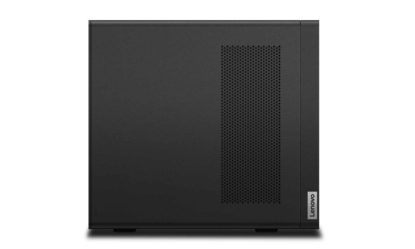 Ein schwarzer Lenovo-Computer-Tower steht auf einer ebenen Fläche mit einem Firmenlogo unten rechts.