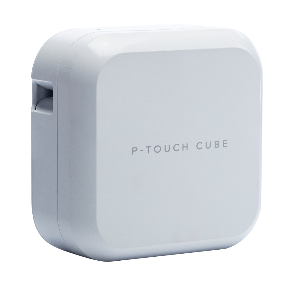 Ein weißer P-Touch Cube Etikettendrucker auf weißem Hintergrund.