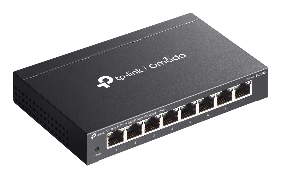 Czarny przełącznik gigabitowy TP-Link Omada z 8 portami na białym tle z włączonymi diodami.