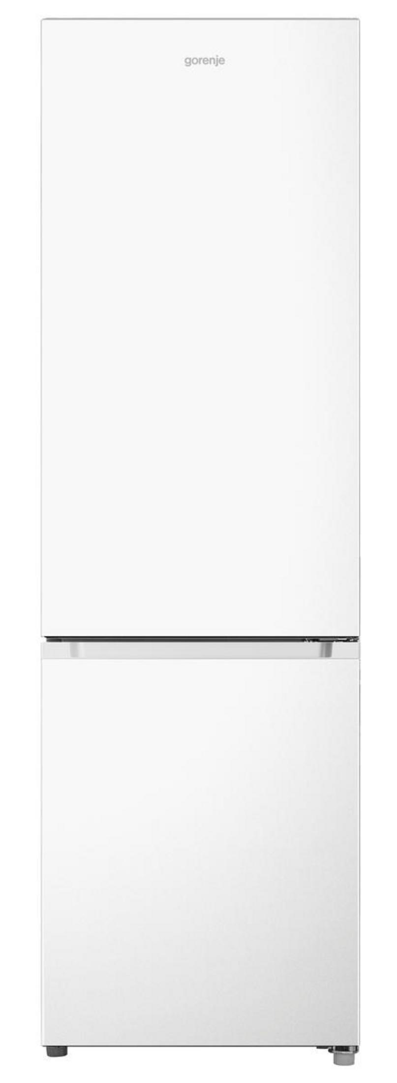 Un frigorifero-congelatore Gorenje bianco a libera installazione.