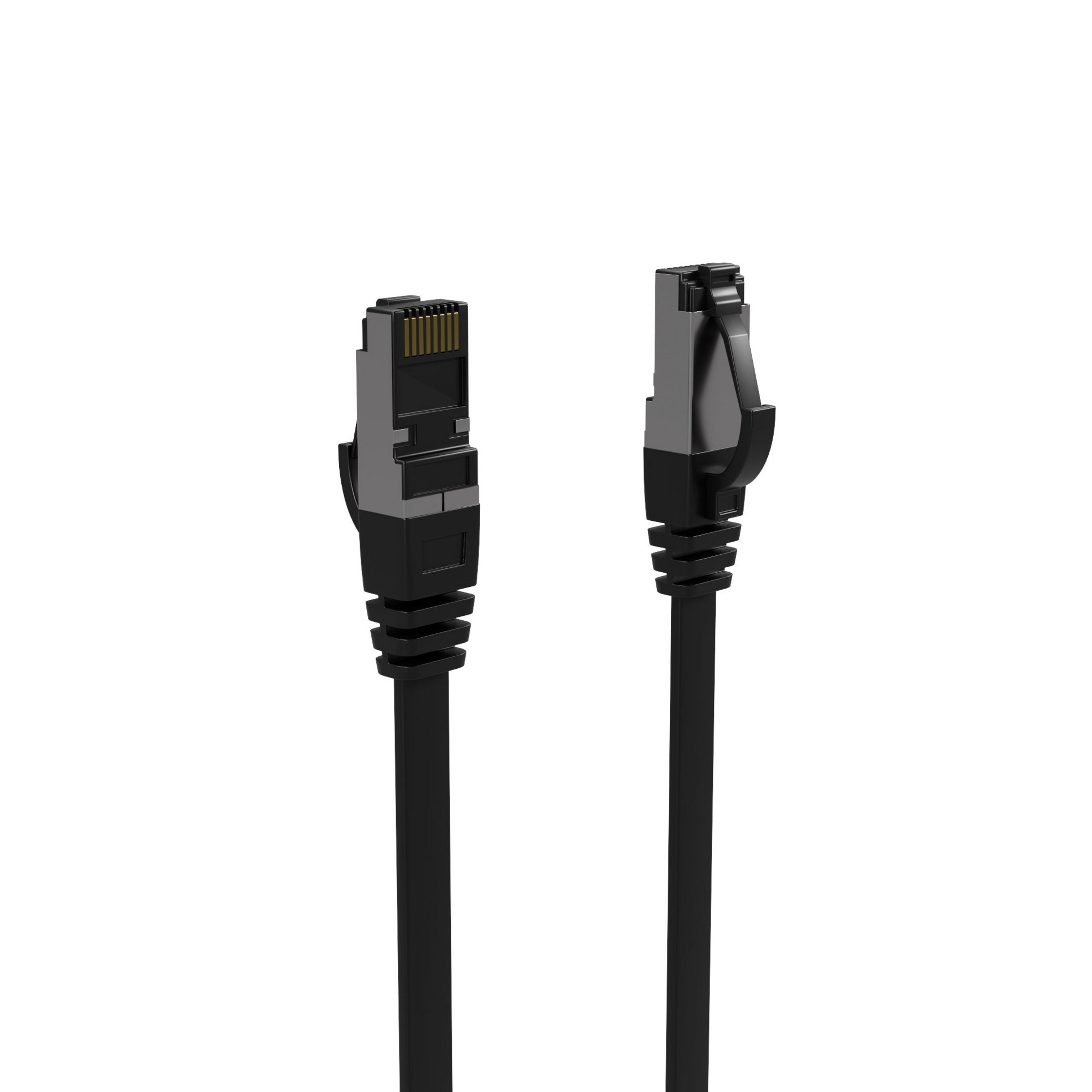 Zwei schwarze Ethernet-Kabel mit Metallsteckern stehen auf weißem Hintergrund.