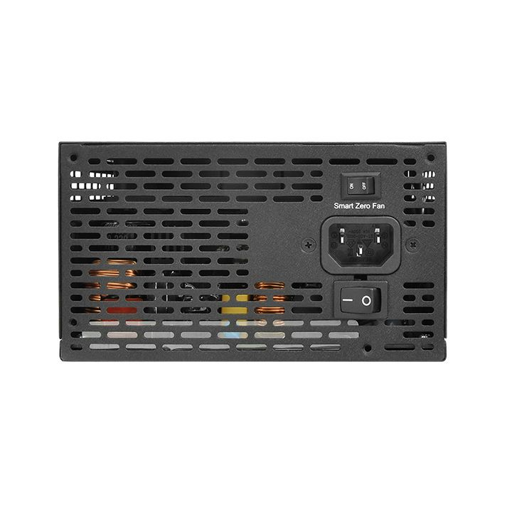 Schwarzes PC-Netzteil mit Lüftungsgitter, Netzschalter, Stromanschluss und Smart-Zero-Fan-Schalter.