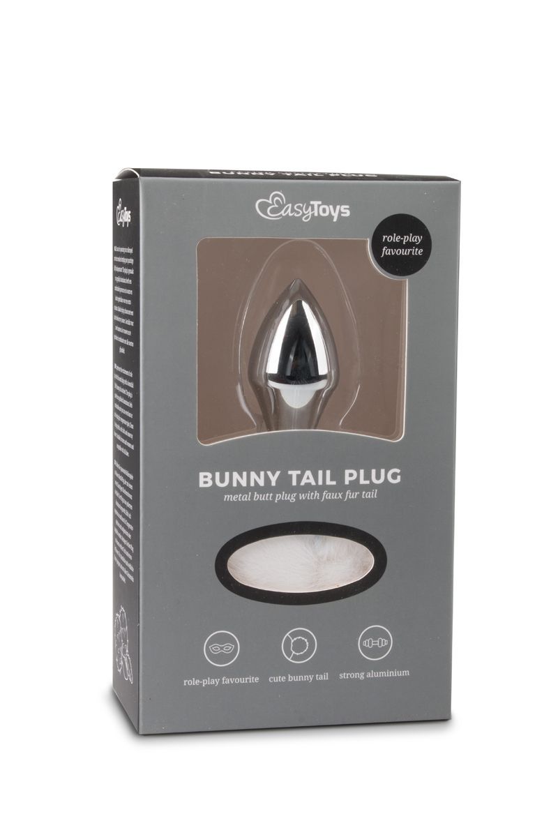 Graue Verpackung eines Bunny Tail Plugs mit silbernem Metallplug und weißem Fell.