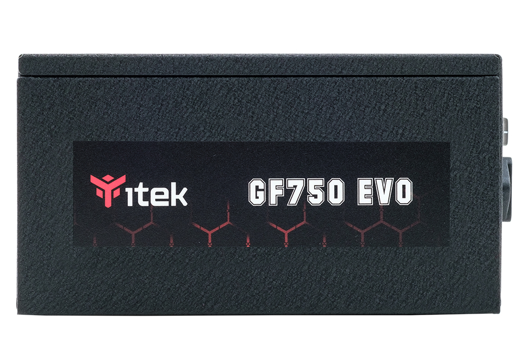 Czarny zasilacza komputerowego Itek GF750 EVO z czerwonym logo i wzorem plaster miodu.