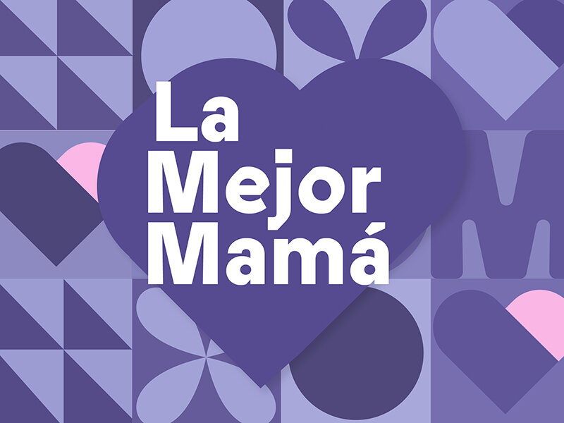Una imagen morada con corazones, patrones y el texto en blanco La Mejor Mamá.