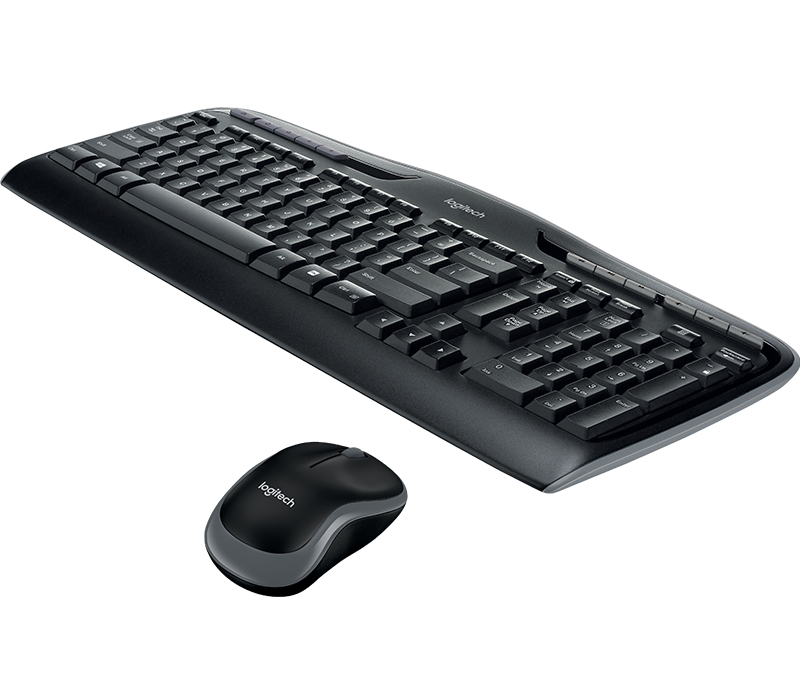 Eine schwarze Logitech-Tastatur und eine passende Maus liegen auf einem weißen Hintergrund.