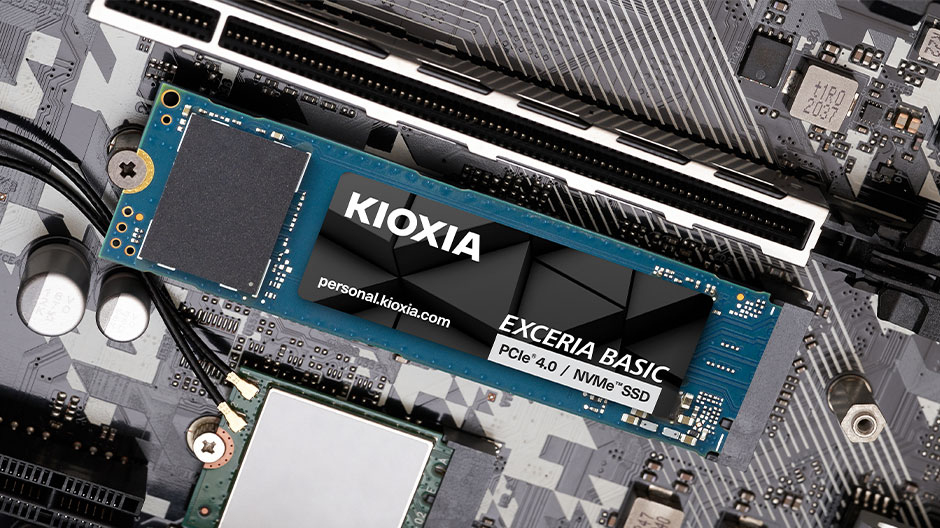 A Kioxia Exceria Basic M.2 NVMe SSD installed on a dark motherboard.