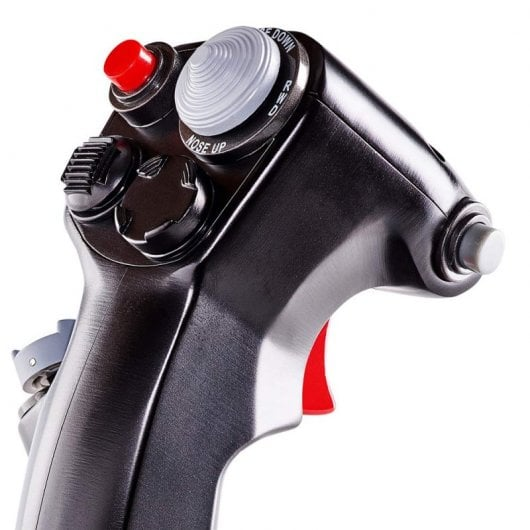 Schwarzer Flugsimulator-Joystick mit roten und grauen Knöpfen gegen einen weißen Hintergrund.