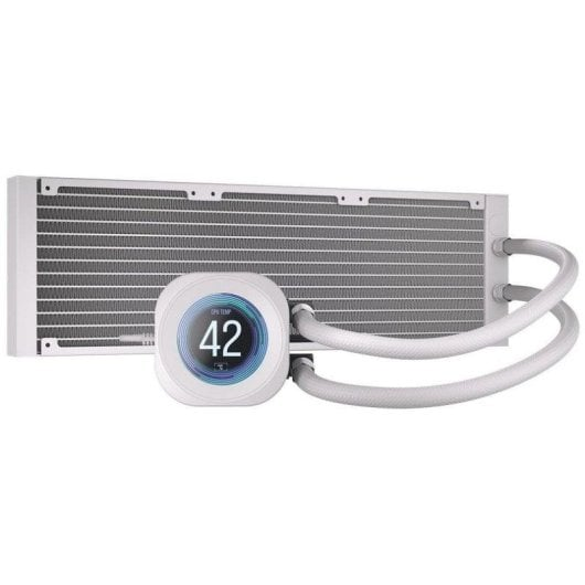 Ein weißer CPU-Flüssigkeitskühler mit Radiator, Schläuchen und einem runden Display, das die Temperatur von 42 Grad anzeigt.