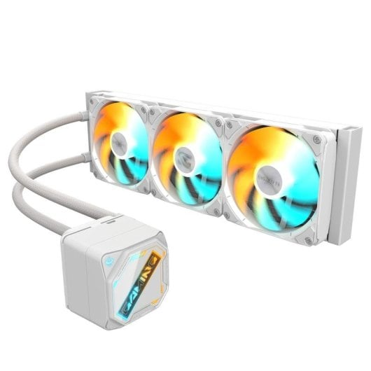 Weißer CPU-Wasserkühler mit drei beleuchteten Lüftern in Orange und Blau auf weißem Hintergrund.