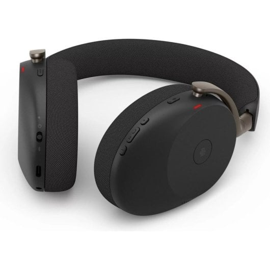 Schwarze kabellose Over-Ear-Kopfhörer mit Stoffbügel und Bedienelementen auf weißem Hintergrund.