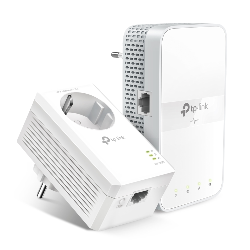Beyaz arka planda ethernet portlu ve entegre prizli iki adet beyaz TP-Link powerline adaptörü.