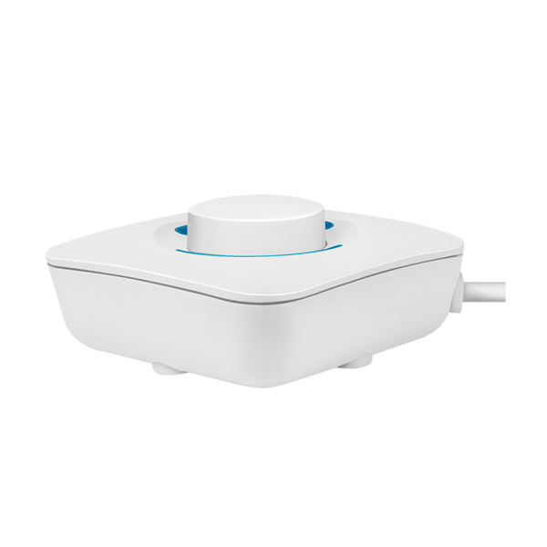 Une unité de commande carrée et blanche avec un bouton rond et des accents bleus sur fond blanc.
