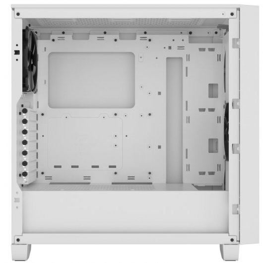 Ein leeres, weißes PC-Gehäuseinnere mit Montagebohrungen, Netzteileinheit und vorinstallierten Lüftern.