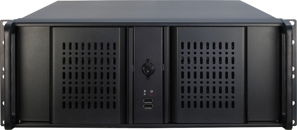 Un chasis de servidor rack negro con rejillas de ventilación, cerradura central y dos puertos USB.