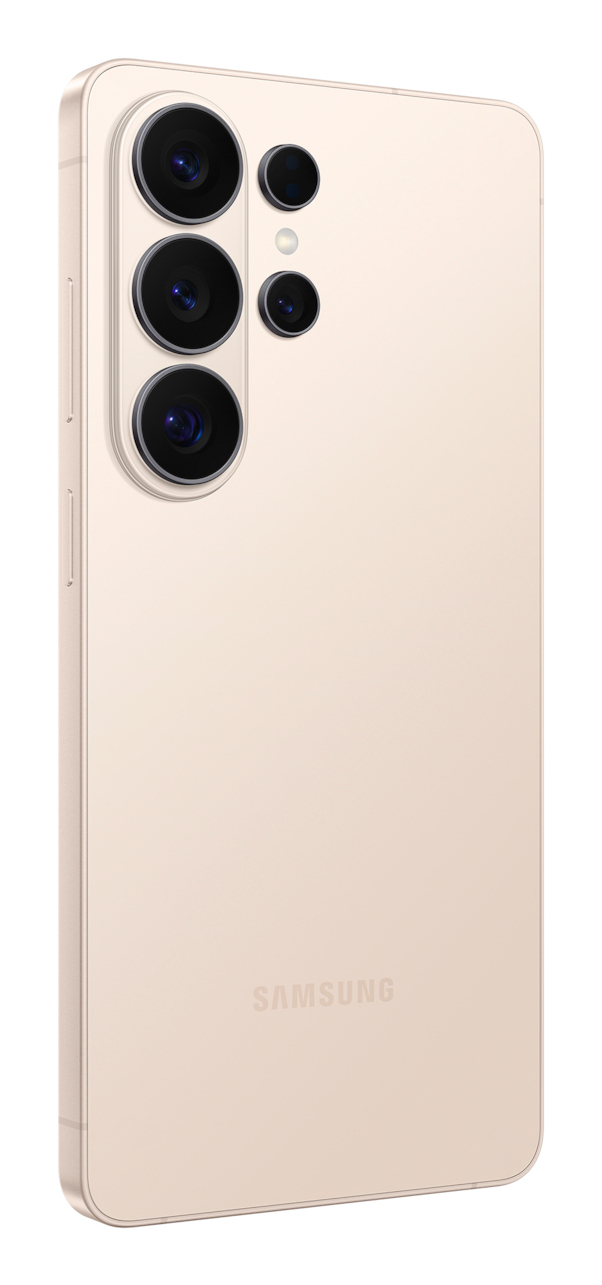 Rückseite eines beigen Smartphones mit drei großen Kameralinsen und dem Samsung-Logo.