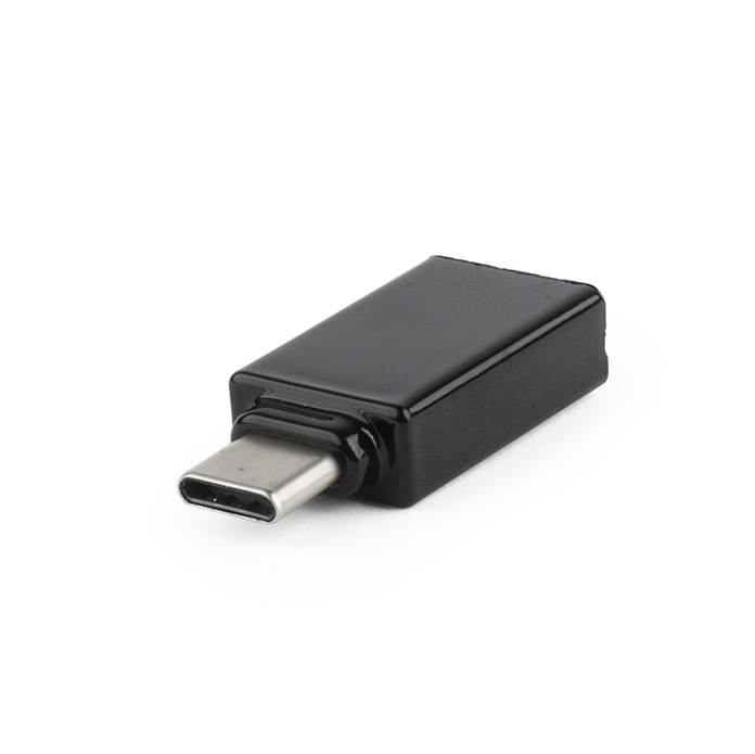 Czarny adapter USB-C z błyszczącym wykończeniem na białym tle.