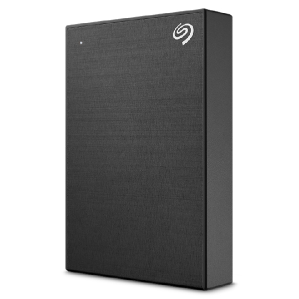 Eine schwarze externe Seagate Festplatte mit gebürsteter Textur und weißem Logo auf weißem Hintergrund.