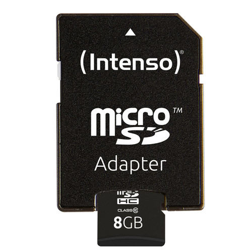 Un adattatore MicroSD Intenso nero con una scheda di memoria da 8GB Class 10 inserita.