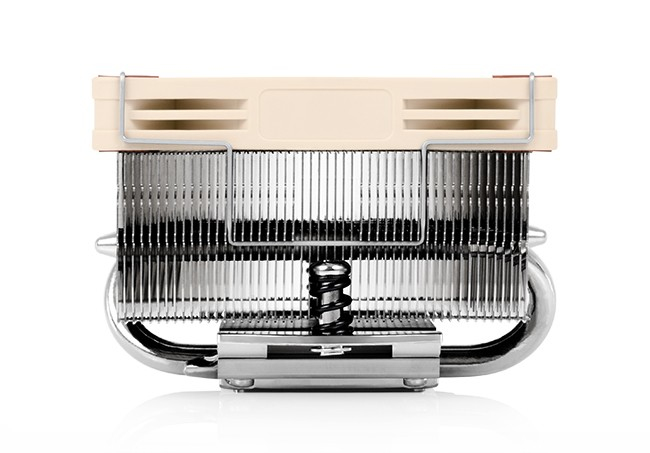 A computer CPU cooler with metal fins, silver heat pipes, and a beige fan on a white background.