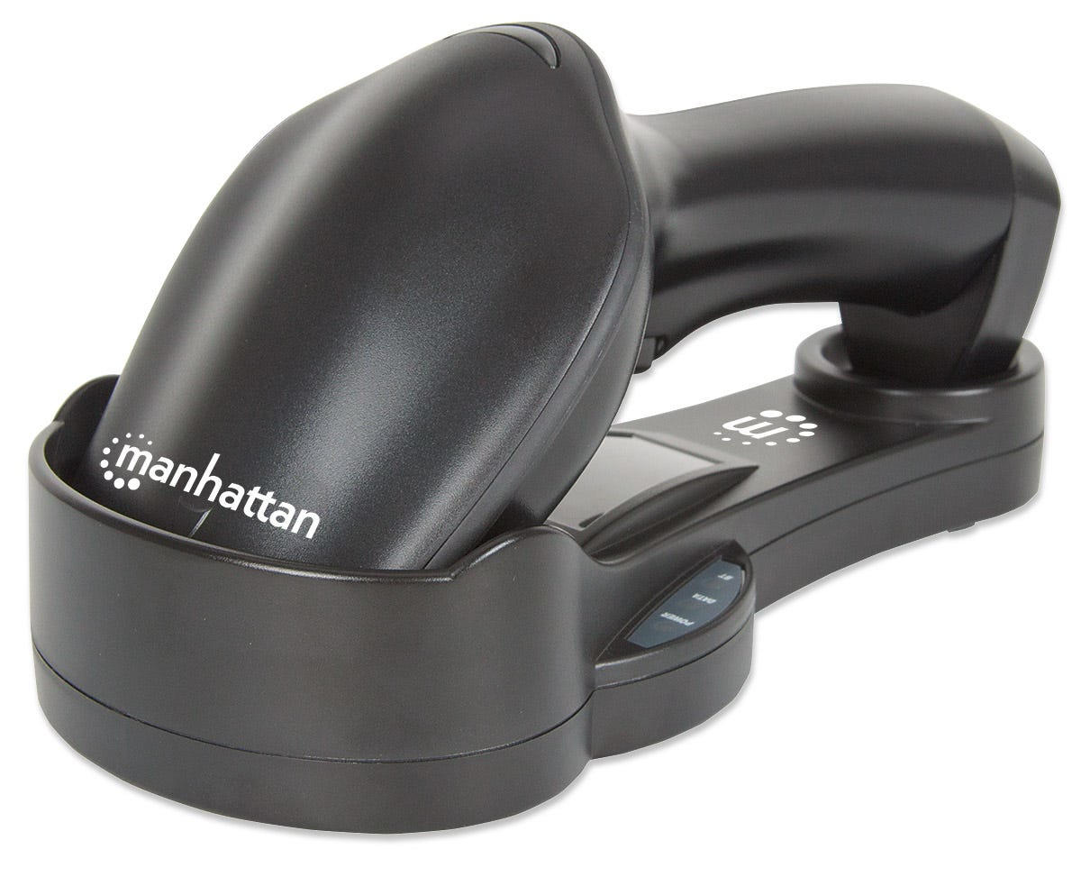 Uno scanner di codici a barre Manhattan nero con base di ricarica su sfondo bianco.