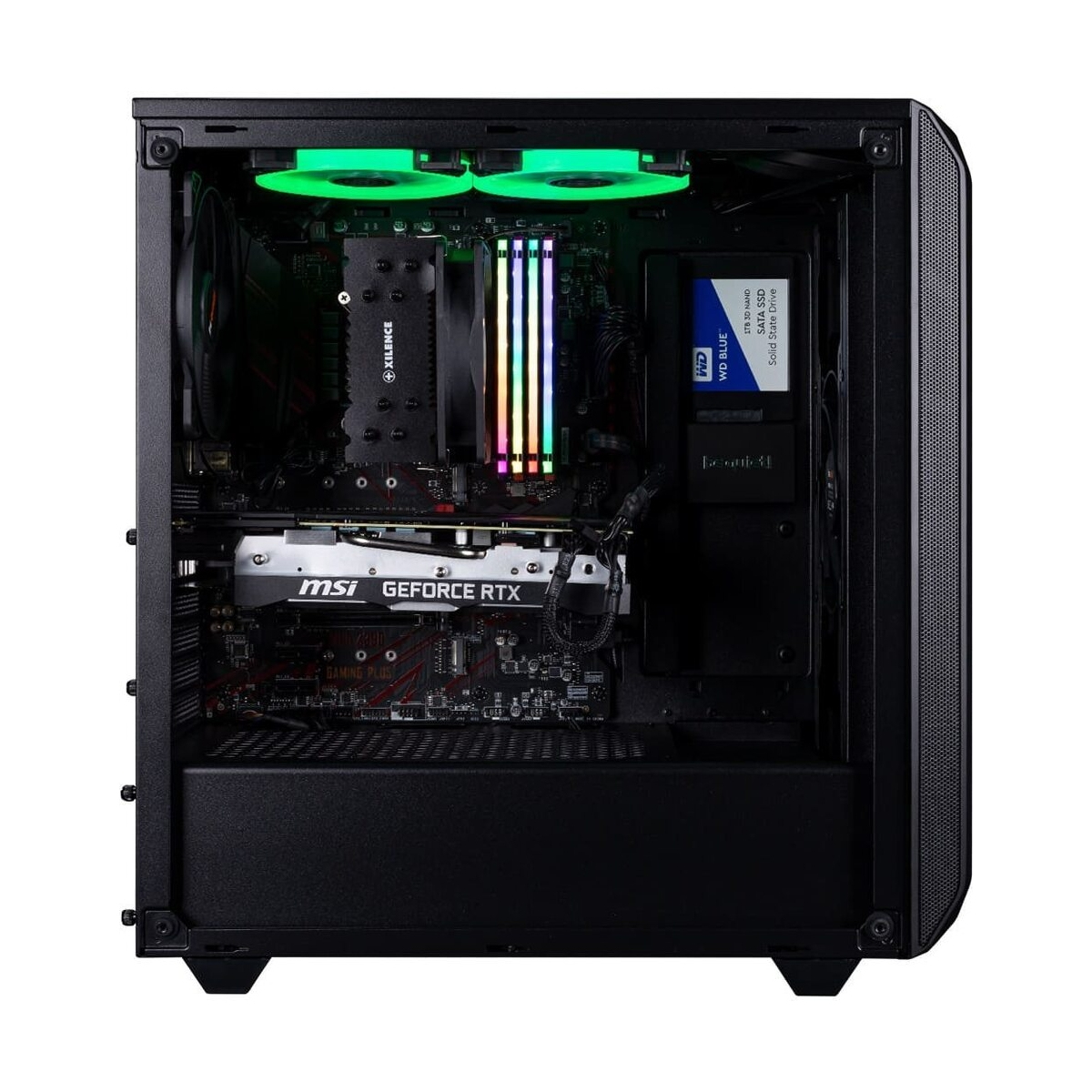 Ein schwarzer Computer-Tower mit geöffneter Seitenwand zeigt RGB-Lüfter, RAM, Grafikkarte und eine SSD.