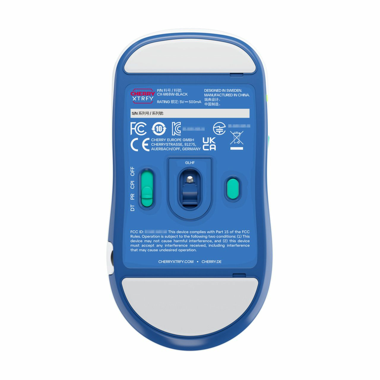 Unterseite einer blauen Cherry Xtrfy Computermaus mit Sensor, Schaltern und CE-Kennzeichnung.