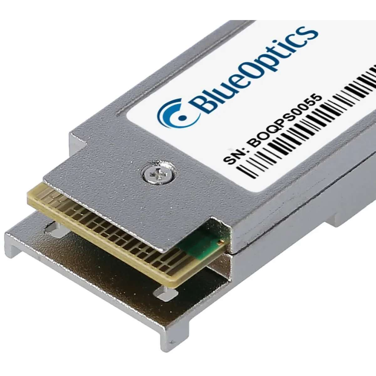 Ein silberner BlueOptics-Transceiver mit Barcode und vergoldeten Pins.