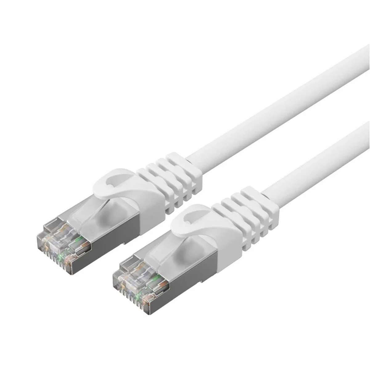 Zwei weiße Ethernet-Kabel mit RJ45-Steckern auf weißem Hintergrund.
