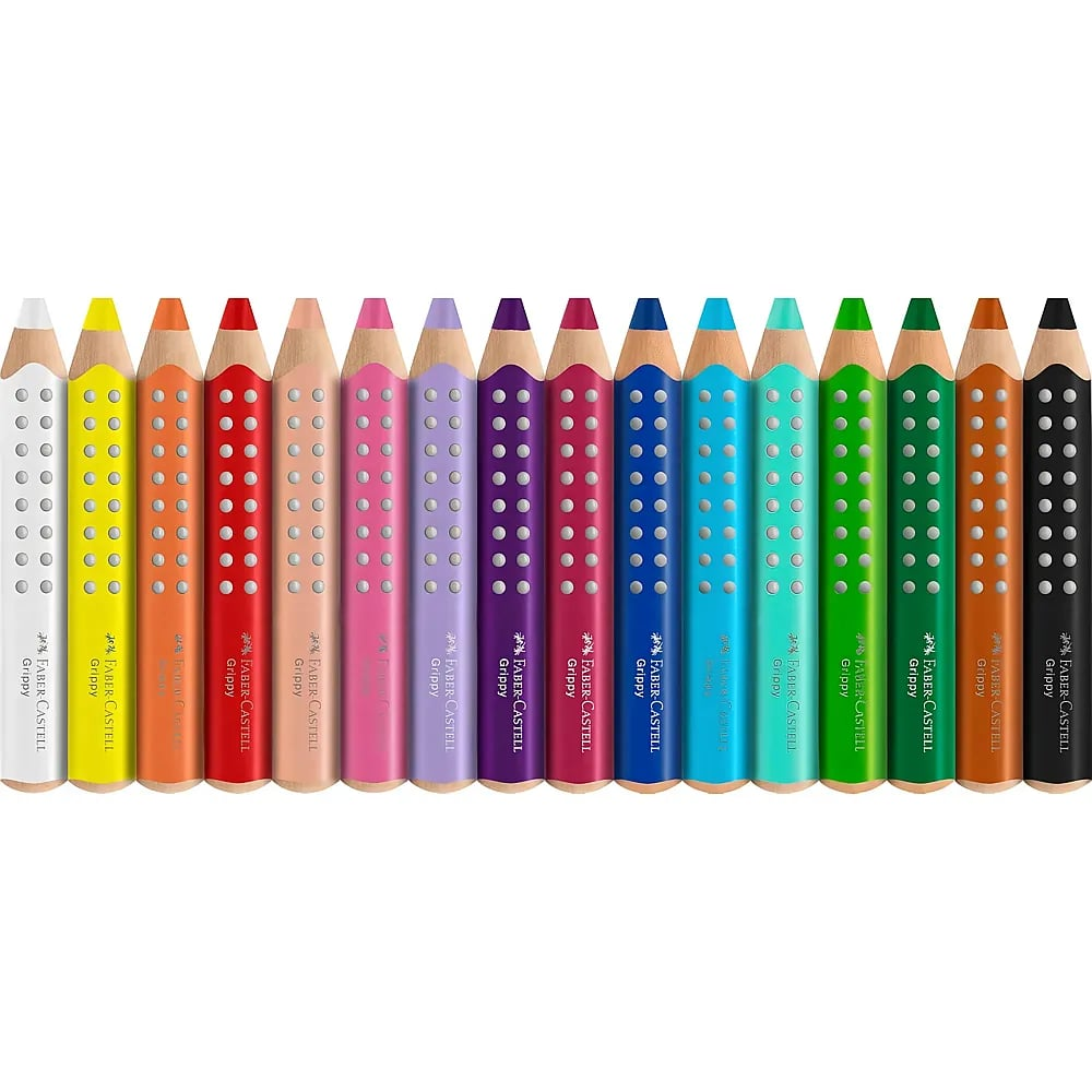 Eine Reihe von fünfzehn bunten Faber-Castell Dreikant-Buntstiften in einem Regenbogenspektrum vor weißem Hintergrund.