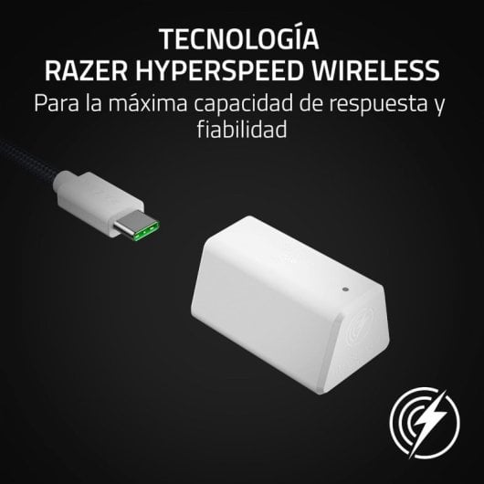 Dispositivo wireless Razer HyperSpeed bianco con cavo USB su sfondo nero.