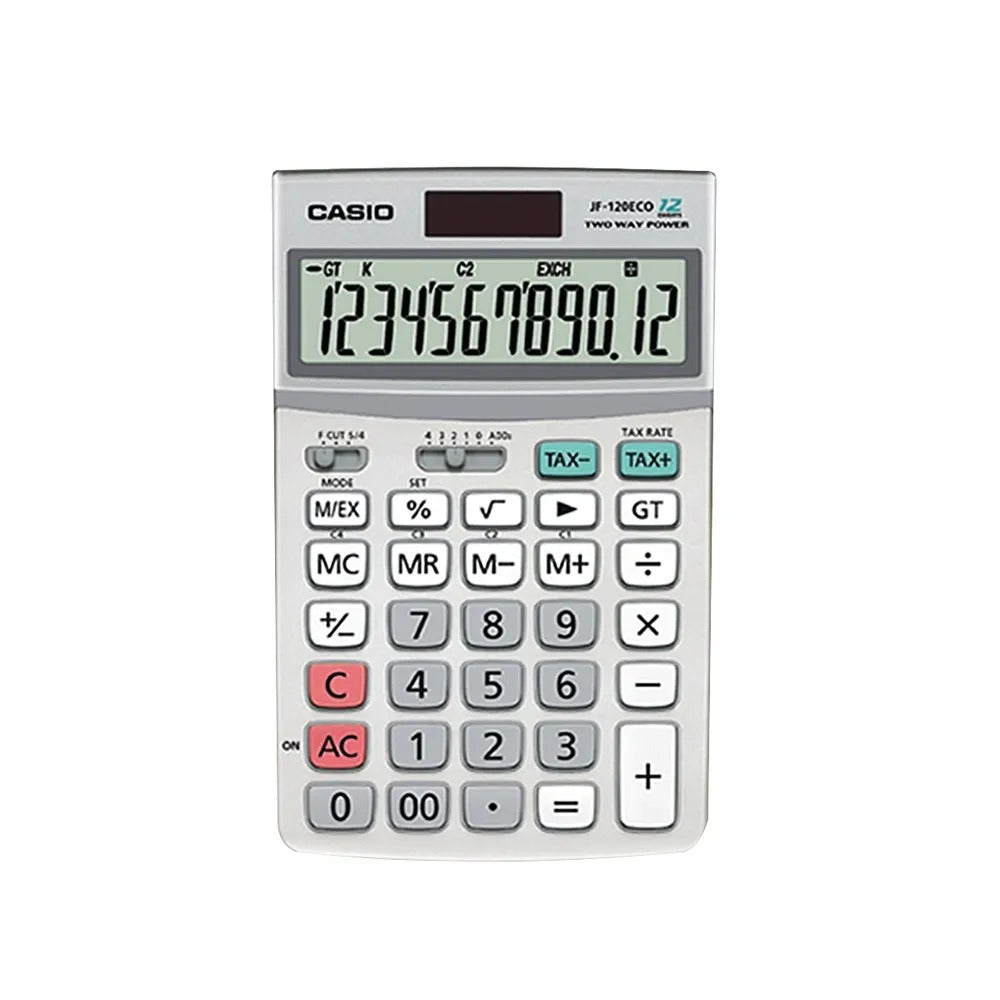 Ein silberner Casio-Taschenrechner mit LCD-Display und einer vollständigen Tastatur auf weißem Hintergrund.