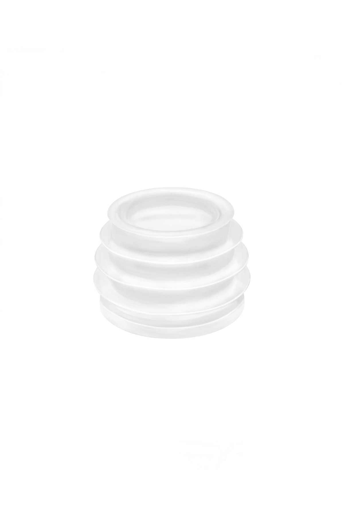 Düz bir arka plan üzerinde beyaz, basamaklı plastik ataşman.