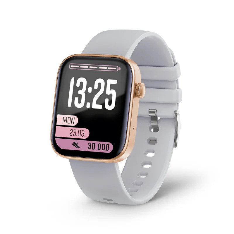 Różowozłoty smartwatch z białym silikonowym paskiem pokazuje godzinę, datę i kroki na czarnym ekranie.