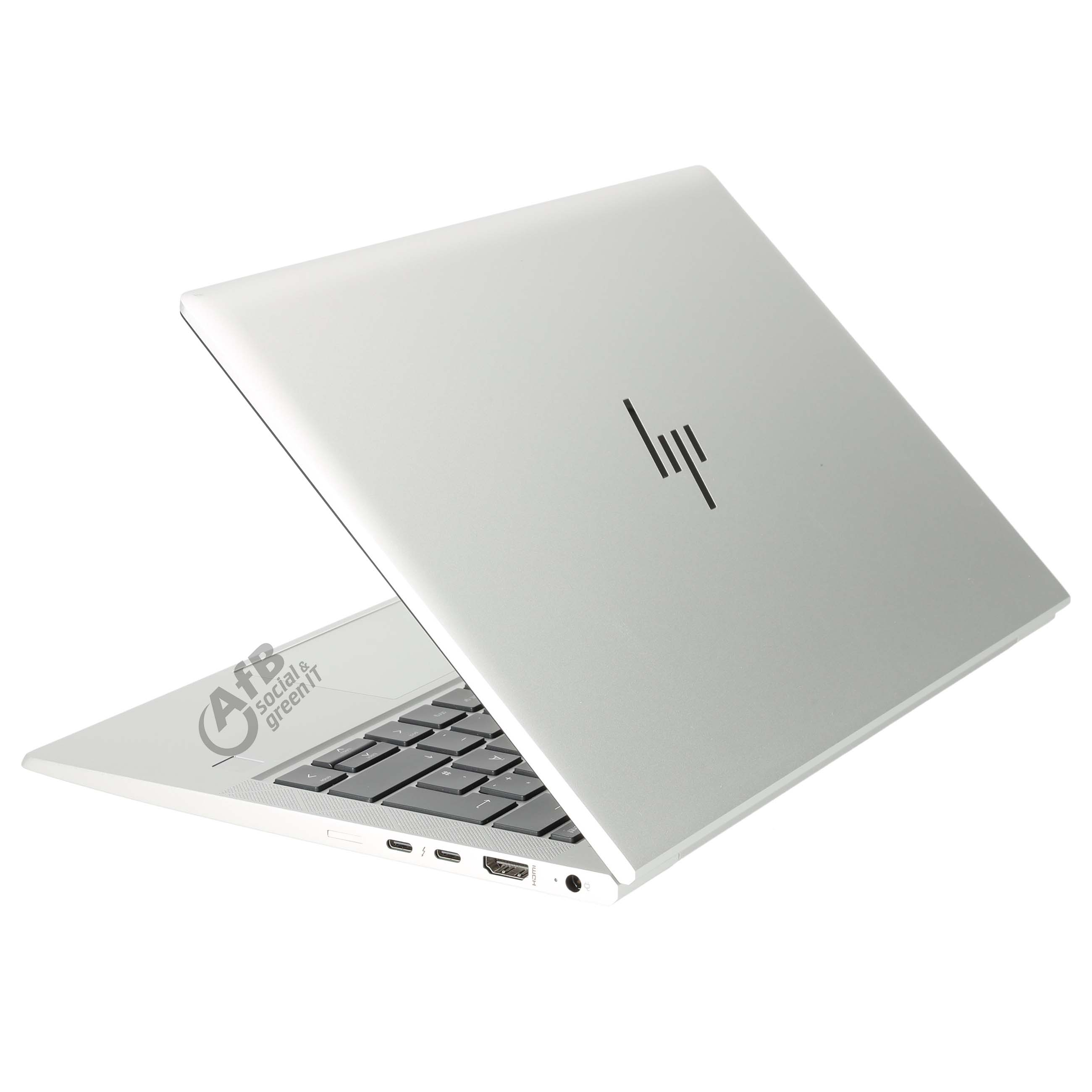 Ein silberner HP Laptop steht auf weißem Grund, mit Blick auf die rechte Seite und den geschlossenen Deckel.