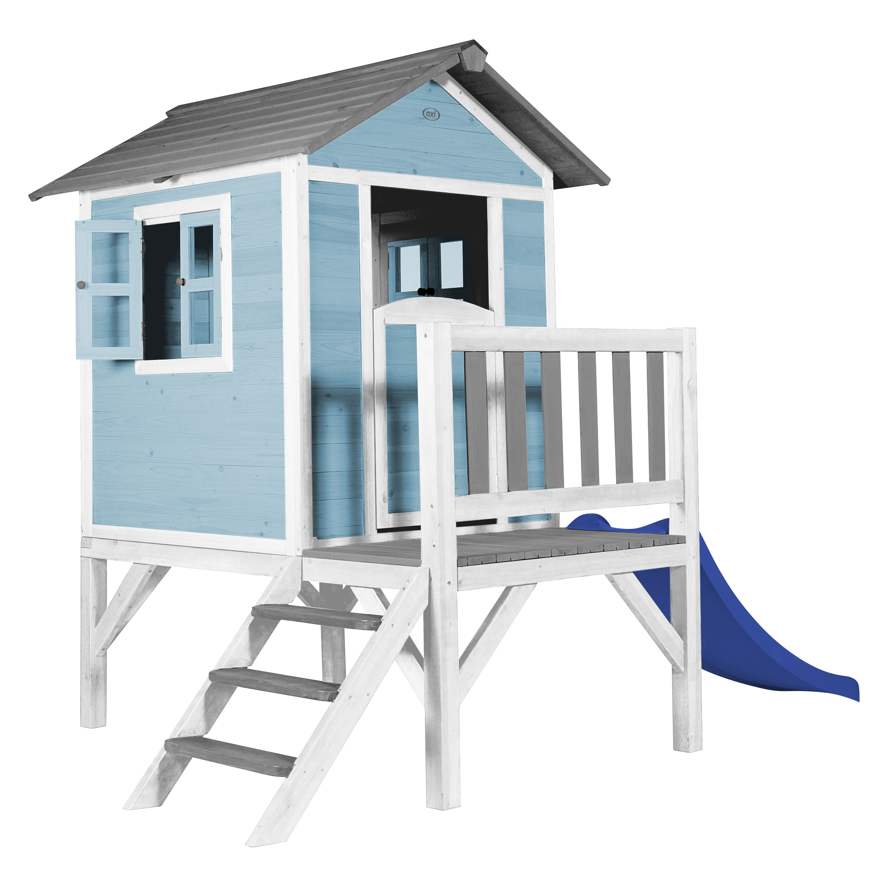 Ein blau-weißes Holzspielhaus auf Stelzen mit Treppe, Balkon und blauer Rutsche.