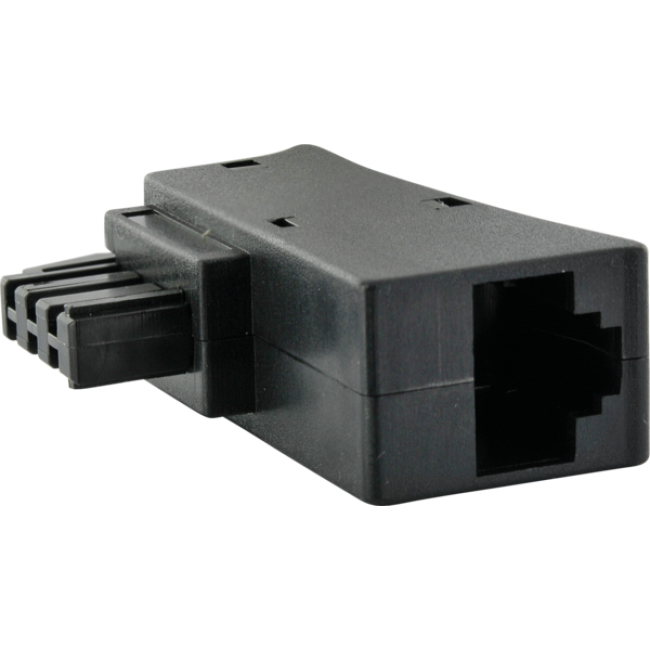 Ein kleiner schwarzer Steckeradapter mit RJ45-Anschluss und einer Steckverbindung auf der anderen Seite auf weißem Hintergrund.