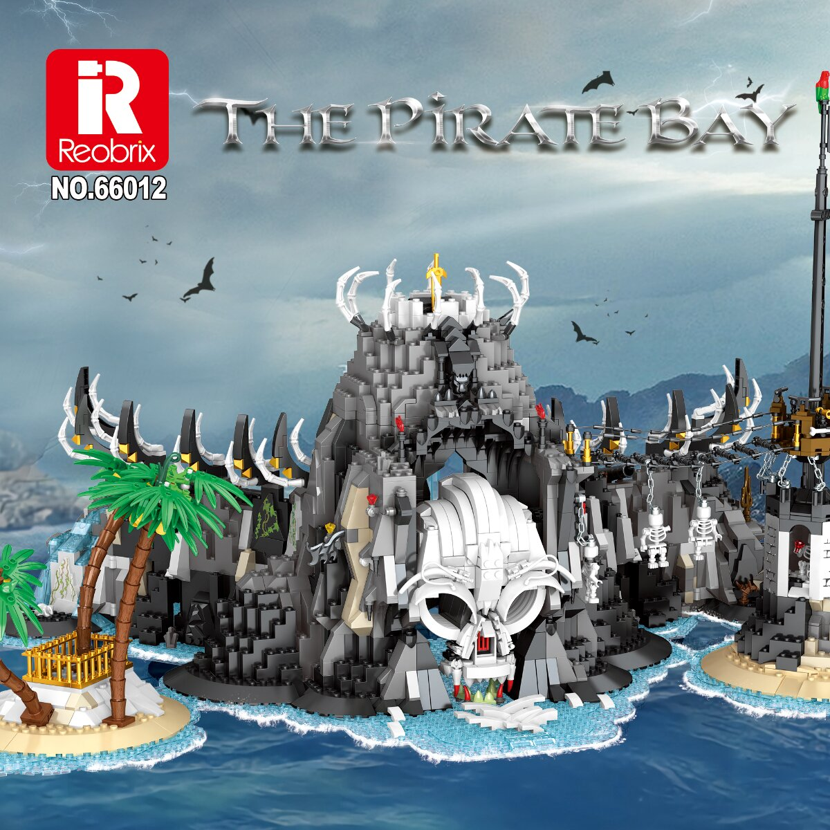 Lego Piratenbucht Set mit Totenkopffelsen, Palmen und Wachturm über dem Meer.